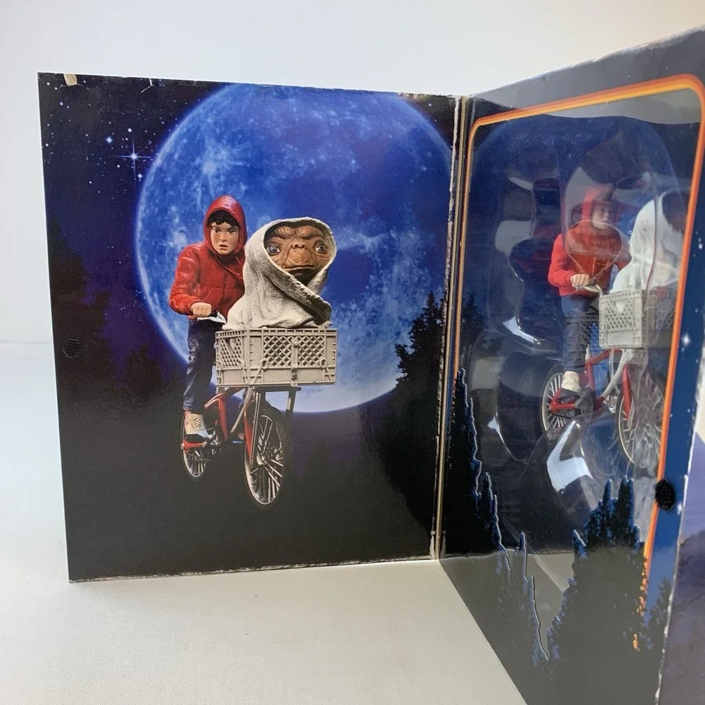 NECA E.T The‎ Extra-Terrestrial 40th Anniversary Elliott and E.T. on Bicycle Set